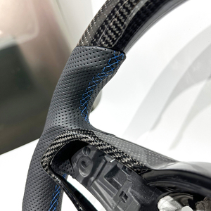 Volante de Fibra de Carbono Negro para VW MK7, Envío Directo desde Almacén en EE. UU., Línea Azul en la Parte Superior, Estilo Deportivo, Gran Venta Global - Product Image 5