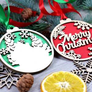 Adorno Navideño Colgante de Madera Hecho a Mano con Opción de Grabado Personalizado - Product Image 1