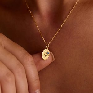 Gerçek Altın Kaplama Pirinç Doğum Çiçeği Kolye Tedarikçisi, Som Gümüşle Karşılaştırılabilir Yüksek Kaliteli Kaplama, OEM Üretimi - Product Image 1