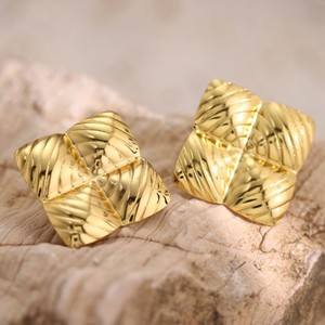 Boucles d'oreilles tendance en acier inoxydable doré pour femmes, multi-styles : coquillage, fleur, nœud, irrégulières, ondulées, étanches, pour usage quotidien, vente en gros - Product Image 2