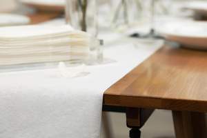 Rouleau <span class=keywords><strong>de</strong></span> <span class=keywords><strong>papier</strong></span> Airlaid Homestead, <span class=keywords><strong>papier</strong></span> moderne jetable, aspect lin, perforé, pour nappes <span class=keywords><strong>de</strong></span> <span class=keywords><strong>table</strong></span>, <span class=keywords><strong>blanc</strong></span>, pour fêtes, mariages - Product Image 6