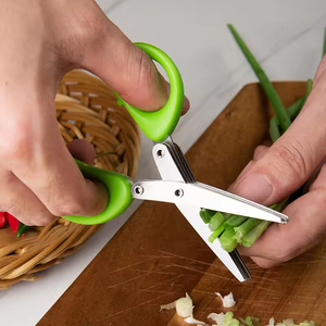 Tijeras Multifuncionales de Acero Inoxidable para Alimentos, Tijeras para Picar Cebolla de 5 Capas, Herramienta para Cortar Hierbas y Especias - Product Image 5