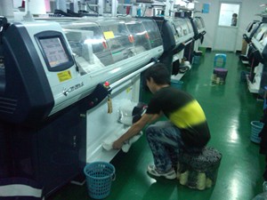 2023 nóng tốt nhất bán OEM ODM nhà máy tùy chỉnh phụ nữ phụ nữ Bead sequined đính cổ Cuff HEM máy tính đan áo dài - Product Image 4