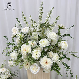 精美的白玫瑰和绿色植物人造花球绢花庆祝节日 - Product Image 1