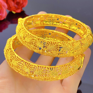 Chất Lượng Cao Brass Chunky <span class=keywords><strong>Bangles</strong></span> Cổ Điển Mạ Vàng Sang Trọng Hollow Thông Tư Hình Học Mô Hình Vòng Đeo Cho Phụ Nữ Đồ Trang Sức Thời Trang - Product Image 3