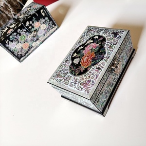 Caja Decorativa de Lacado Chino con Incrustaciones de Madreperla Pintada a Mano, Caja de Recuerdos, Regalo Artístico para el Día de San Valentín - Product Image 5
