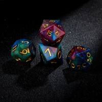 Ensemble de dés de jeu de rôle en résine transparente faits à la main avec des chiffres en cuivre pour les amateurs de DND RPG et de jeux de société