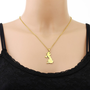 Collar con Colgante <span class=keywords><strong>de</strong></span> <span class=keywords><strong>Mapa</strong></span> <span class=keywords><strong>de</strong></span> la Bandera del Reino Unido <span class=keywords><strong>de</strong></span> Gran Bretaña e Irlanda del Norte, en Acero Inoxidable Esmaltado y Chapado en Oro <span class=keywords><strong>de</strong></span> 18K - Product Image 4