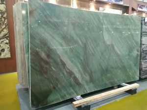 Lastra di Marmo Royal Jadeite Luminosa Verde <span class=keywords><strong>Giada</strong></span> Imperiale con Sottili Venature Dorate OEM per Pareti Decorative di Palazzi e Boutique di Gioielli di Lusso - Product Image 1