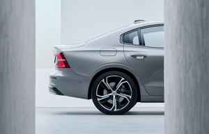 Berline <span class=keywords><strong>hybride</strong></span> élégante Volvos <span class=keywords><strong>S60</strong></span> 2025 Strong EV B5 Smart Sport - Product Image 6