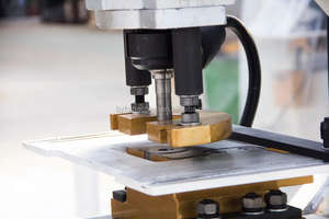 Macchina Idraulica Combinata BYFO Q35Y-12 per Punzonatura e Taglio in Offerta - Product Image 3