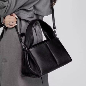 Automne et hiver nouveau sac à main fourre-tout décontracté Corium pour femmes avec fermeture à glissière et chaînes Design doux à la mode - Product Image 5