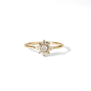 Bague de fiançailles en diamant de laboratoire de qualité supérieure, design floral minimaliste en or 14 carats, pour femme, idéale pour les promesses et les anniversaires. - Product Image 2