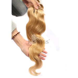 ผมต่อแบบคลิปหนีบ K.SWIGS สีบลอนด์น้ำผึ้ง แบบลอนธรรมชาติ ผมแท้บริสุทธิ์  จัดเรียงเกล็ดผม ทนทาน อ่อนโยน ใช้ซ้ำได้ ดูเป็นธรรมชาติ สุขภาพดี - Product Image 4