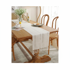 Chemins de table en lin à texture douce avec des broderies détaillées apportant chaleur aux décorations de table à manger dans les maisons familiales - Product Image 1