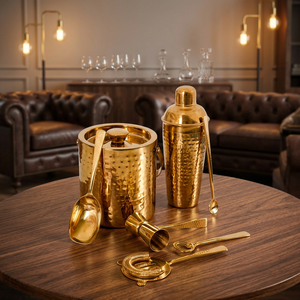 Juego de Bar de Lujo con Acabado Dorado Martillado, Elegante Juego de Coctelería para el Hogar, Coctelera, Kit para Servir Bebidas, India - Product Image 1