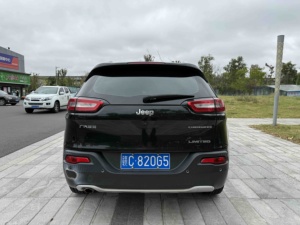 Barato 2017 <span class=keywords><strong>Jeep</strong></span> <span class=keywords><strong>Cherokee</strong></span> 2.0L SUV Volante a la izquierda Asientos <span class=keywords><strong>de</strong></span> cuero Interior oscuro R17 Neumáticos Automático AC Techo solar panorámico - Product Image 4
