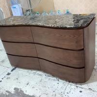 Commode à 6 tiroirs incurvée sur mesure avec plateau en marbre naturel, commode de chambre à coucher en bois massif multicouche pour villa et maison