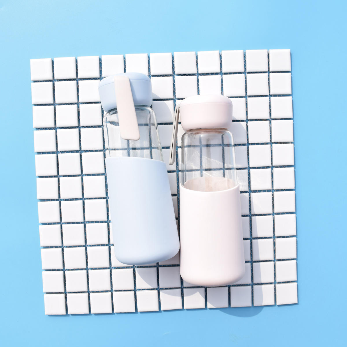 Nuova Bottiglia d'Acqua Portatile Antigoccia in Vetro Borosilicato con Rivestimento in Silicone****^^^^ https://www.siboasi.com