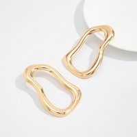 Boucles d'oreilles clous en métal ajouré de forme organique minimaliste pour femmes, grandes boucles d'oreilles tendance et massives, accessoires de mode, bijoux cadeau