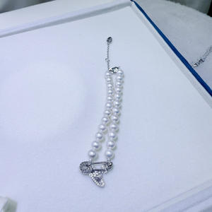 Pulsera de Perlas de Agua Dulce de 5.5-6mm, Casi Impecable, Estilo Reina, Versátil y Clásica con Dijes de Plata Pura - Product Image 3