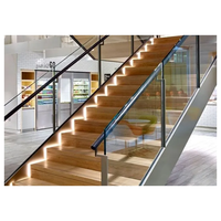 Escalier à double poutre avec cadre en profilé C galvanisé, marches en grille de fibre de verre, revêtement anti-UV, escalier d'accès sur toiture