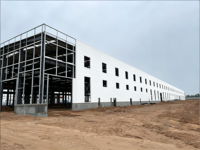 Hangar agricole préfabriqué en acier moderne, durable, anti-corrosion et coupe-vent pour le stationnement de tracteurs, le stockage de foin et l'entreposage d'équipements miniers