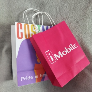 Bolsas de Regalo Personalizadas de Papel Kraft con Base Cuadrada y Asas Troqueladas, Embalaje Biodegradable y Reciclable, Impresión Offset - Product Image 2