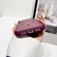 Nouvelle mode pour iPhone 18 Pro, coque magnétique à motif ondulé, design frosted, coque de téléphone magnétique pour iPhone 18 Pro Max 17 16