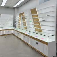 Vitrinas de Exhibición Modernas de Lujo en Vidrio Templado Blanco con Iluminación LED, Resistentes al Agua y Ecológicas para Joyería, Celulares y Relojes