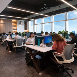 محطة شحن لاسلكية KH 3 1 مع محاذاة مغناطيسية وتشطيب جلدي - خرج طاقة 15 واط للسماعات والساعات الذكية، هيكل من سبائك الألومنيوم - Product Image 5