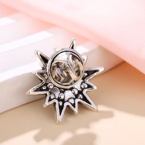 Broche Étoile Rétro Européenne et Américaine en Alliage de Zinc, Sertie de Griffes, 2,5x2,5cm, Accessoire de Mode pour Fête - Product Image 4