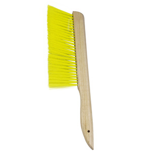 Outils d'apiculture, Brosse à abeilles en plastique à une rangée avec manche en bois, Brosse à abeilles <span class=keywords><strong>de</strong></span> haute qualité qui ne blesse pas le <span class=keywords><strong>miel</strong></span> - Product Image 4