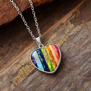 Collier pendentif en pierre 7 couleurs en forme de cœur, serti clos, bijou unisexe, cadeau - Product Image 1