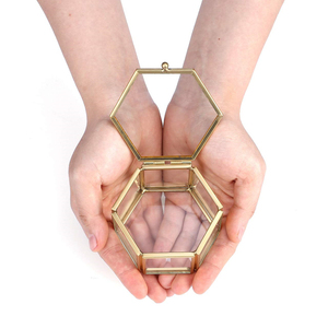 <span class=keywords><strong>Portagioie</strong></span> moderno piccolo quadrato fatto a mano in <span class=keywords><strong>vetro</strong></span> Color oro <span class=keywords><strong>e</strong></span> <span class=keywords><strong>metallo</strong></span> porta anelli per matrimoni o come regalo - Product Image 4