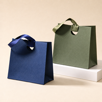 Sac en papier de luxe avec logo personnalisé et poignée en ruban, sac cadeau en papier, adapté aux boutiques haut de gamme