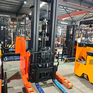 Montacargas Eléctrico de Alta Eficiencia ZLIN de 1.5 Toneladas, 48V, Totalmente Eléctrico, con Batería de Plomo-Ácido, Tracción en las Cuatro Ruedas y Neumáticos - Product Image 3