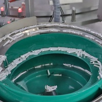 QFW usine directement vente professionnelle vente à chaud bol d'alimentation vibrant automatique avec trémie d'alimentation et chargeur vibrant