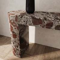 Table console en marbre Dream Home, plateau oblong cannelé, structure en U rainurée, base texturée cannelée, meuble d'appoint moderne pour entrée