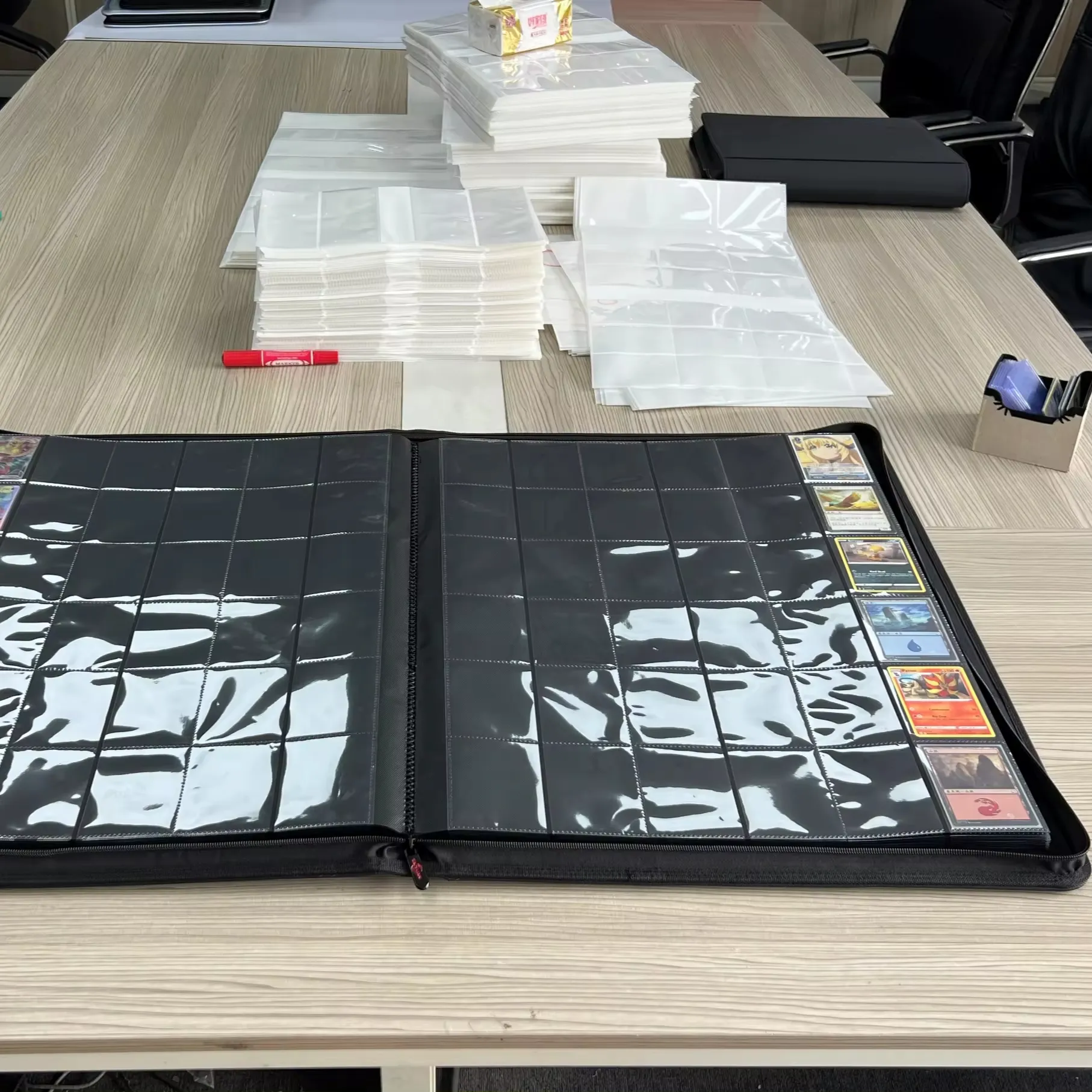 Dongugan Bowen offering the world's largest and highest quality trading card album with 36 pocket design holds 1440 card binder