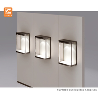 Vitrine d'angle murale en bois sur mesure de style moderne pour bijouterie, avec éclairage LED en verre, robuste et écologique