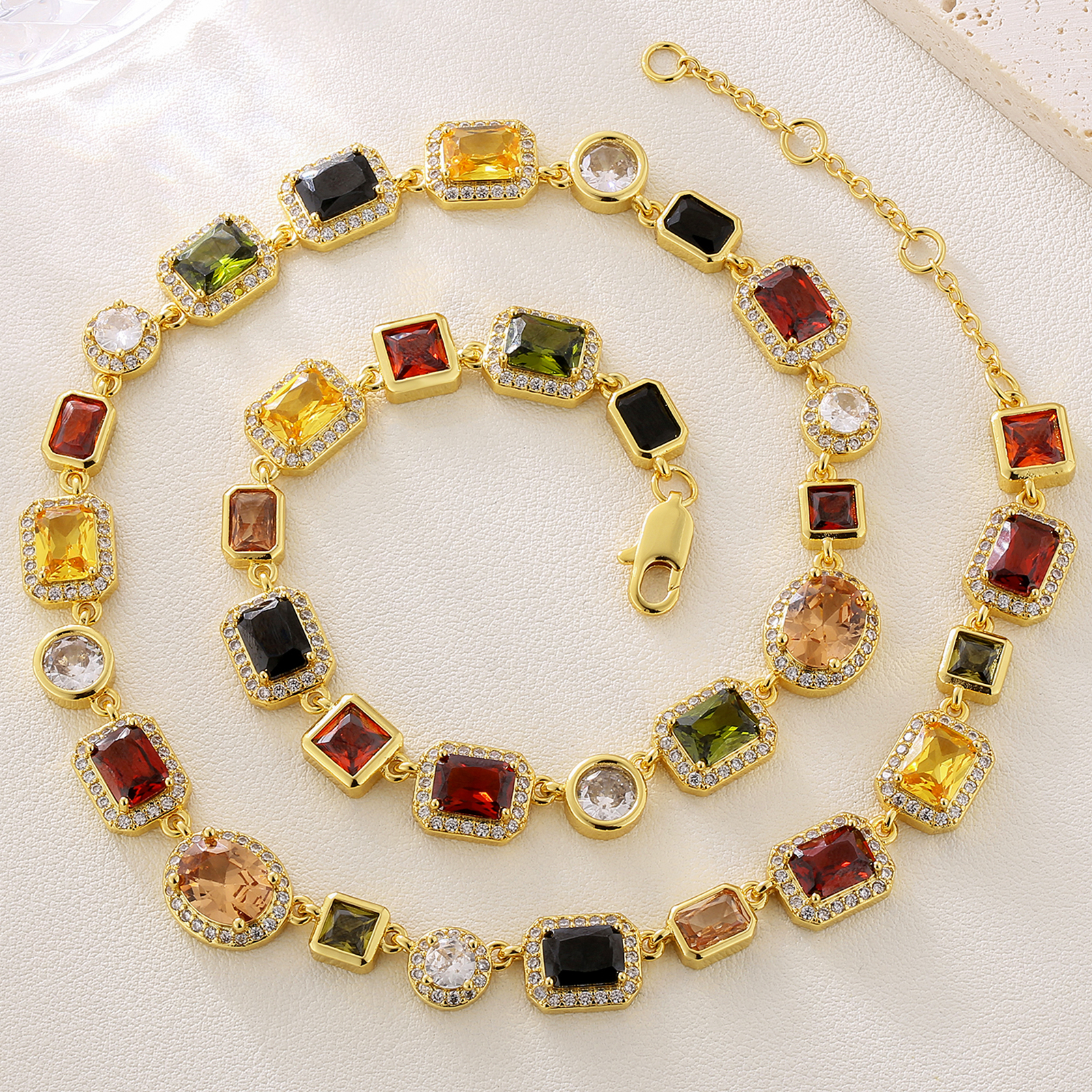 Collana di zirconio color oro