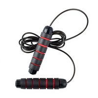 Corde à sauter réglable en fil d'acier avec poignées en PVC pour entraînement fitness à domicile et en salle de sport