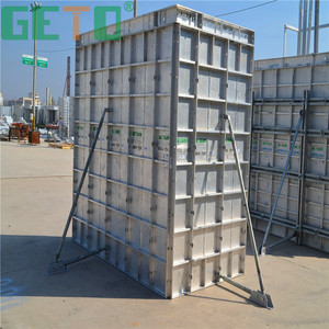 Nuevos moldes de hormigón con las columnas de la estructura - Product Image 2