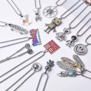 Collier Hip-hop en Acier Titane Tendance Style Métallique pour Hommes, Pendentif Polyvalent pour Club, Longue Chaîne de Pull - Product Image 2