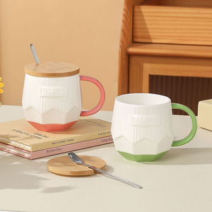 <span class=keywords><strong>Tasse</strong></span> à café en céramique de lettre <span class=keywords><strong>anglaise</strong></span> simple créative avec couvercle petite <span class=keywords><strong>tasse</strong></span> d'eau fraîche de couple - Product Image 3