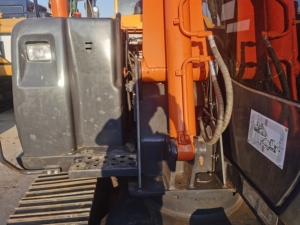 Mini-excavatrice Hitachi ZX70 d'occasion de haute qualité, 7 tonnes, sur chenilles, du Japon, économique, avec accessoire de pincement et brise-roche, certifiée CE - Product Image 6