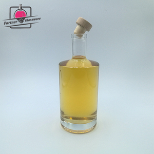 Botella de Vidrio Vacía de 700 ml para Vodka, Brandy, Whisky/Ron/Licor con Tapón de Corcho - Product Image 3