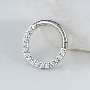 Right Grand ASTM F136 Titanio 16G Anillo de segmento con bisagras Cara frontal Perla Septum Clicker Daith Cartílago Aro Pendiente Piercing - Product Image 3