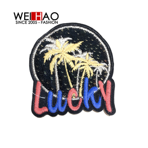 Venta al por mayor de parches de lentejuelas de fútbol brillo día del juego bordado logotipo personalizado parches de lentejuelas para la ropa - Product Image 1